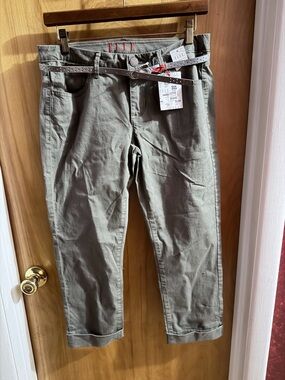 NWT new 6 Elle Olive Straight Crop Pants with Slim Gray Belt